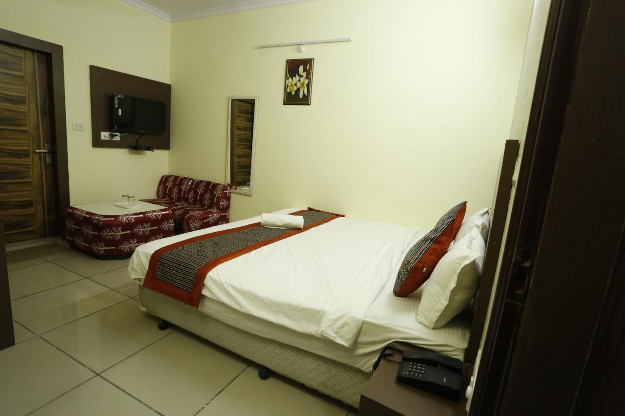 Airport Hotel Edge Home Stay New Delhi Eksteriør billede